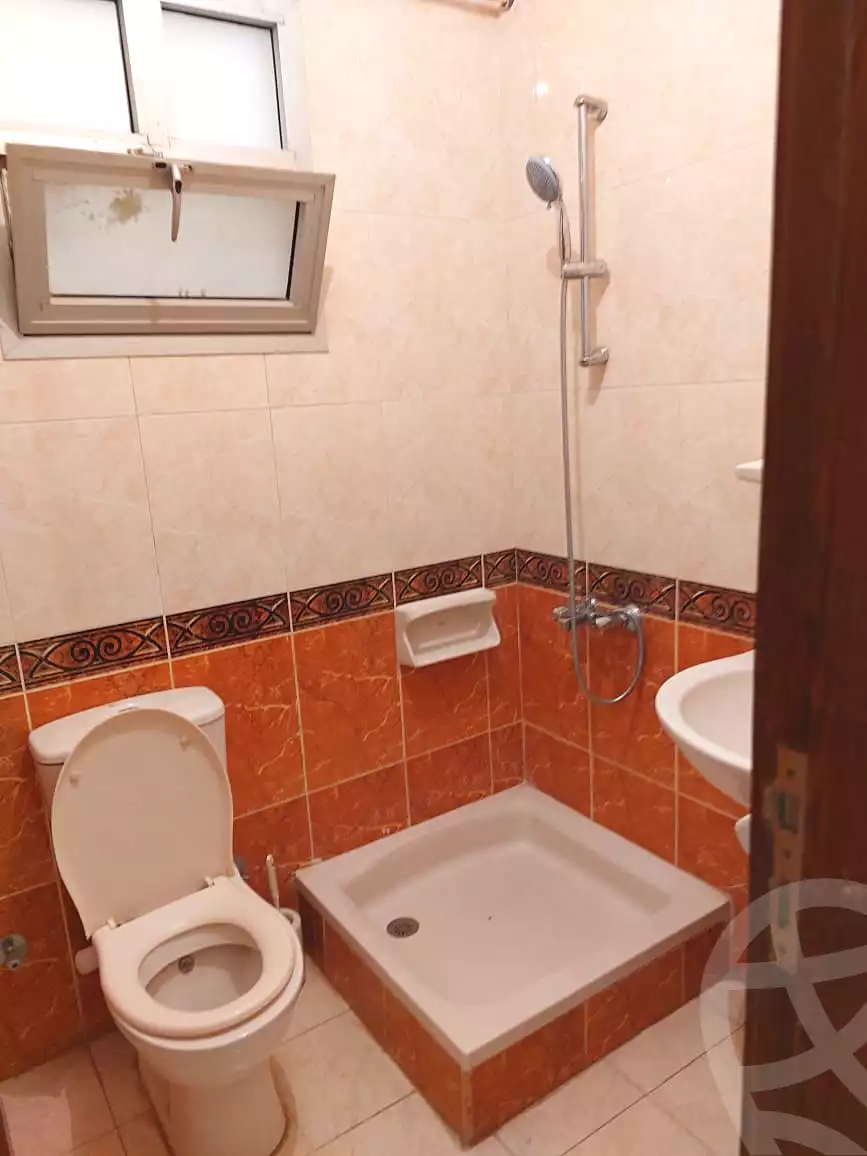 https://aqarmap.com.eg/ar/listing/7255128-for-sale-cairo-6th-of-october-el-ahyaa-neighborhood-2nd-divided-from-al-kafrawei-st