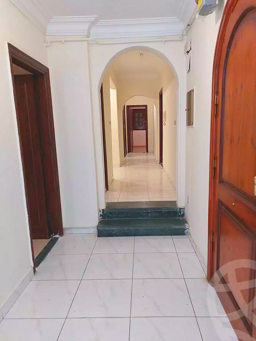 https://aqarmap.com.eg/ar/listing/7255128-for-sale-cairo-6th-of-october-el-ahyaa-neighborhood-2nd-divided-from-al-kafrawei-st