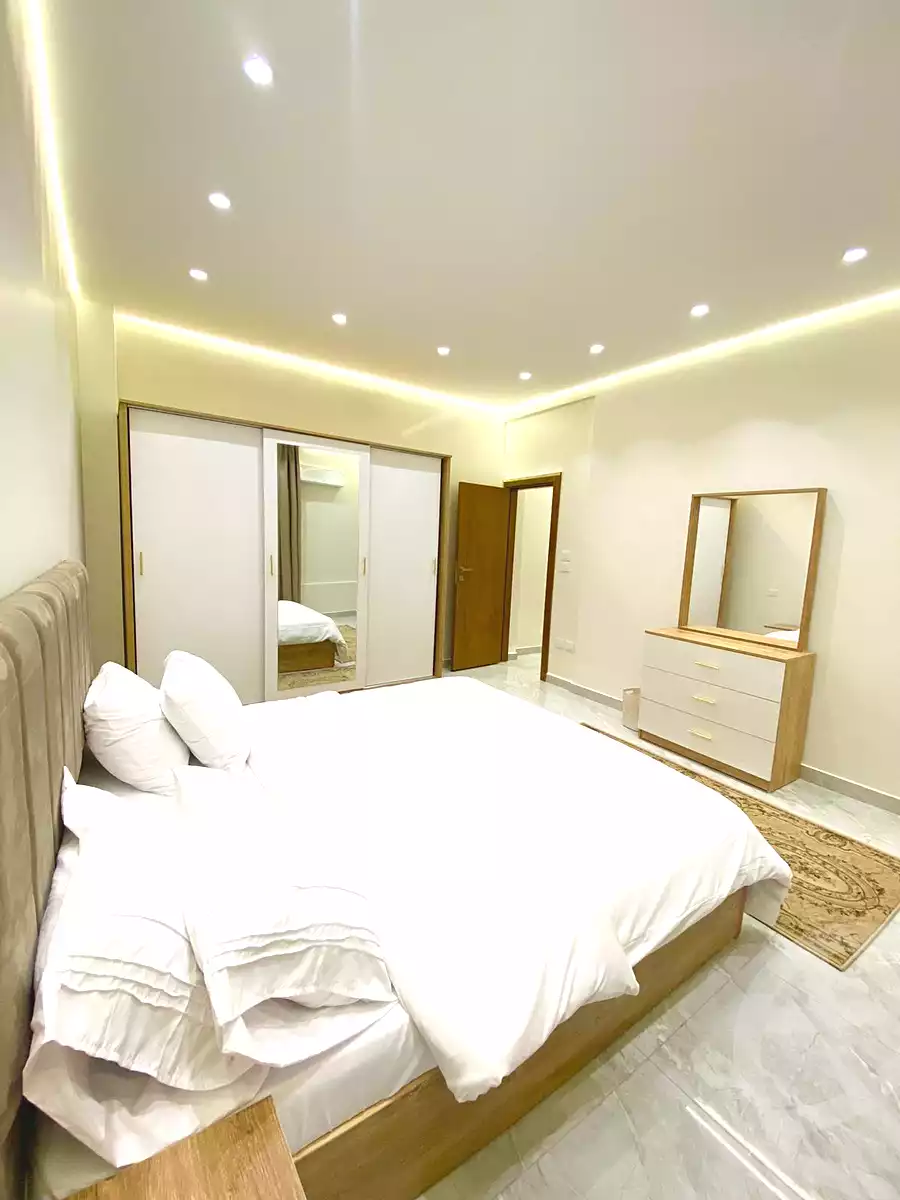 https://aqarmap.com.eg/ar/listing/7261041-for-rent-cairo-new-cairo-compounds-el-mostashareen-compound
