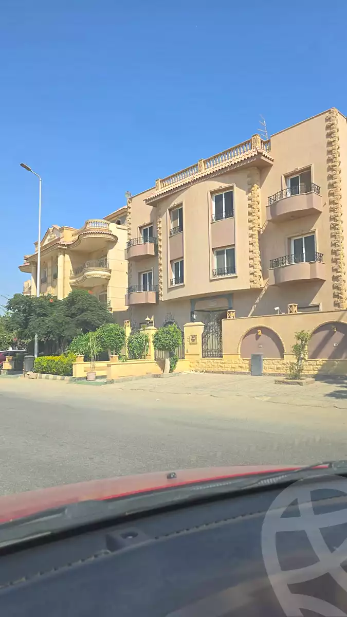 https://aqarmap.com.eg/ar/listing/7261609-for-sale-cairo-new-cairo-first-settlement-mhwr-mstfy-kml