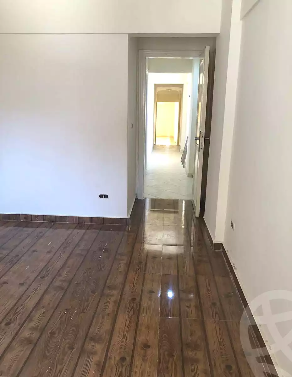 https://aqarmap.com.eg/ar/listing/7261686-for-rent-alexandria-moharram-bey