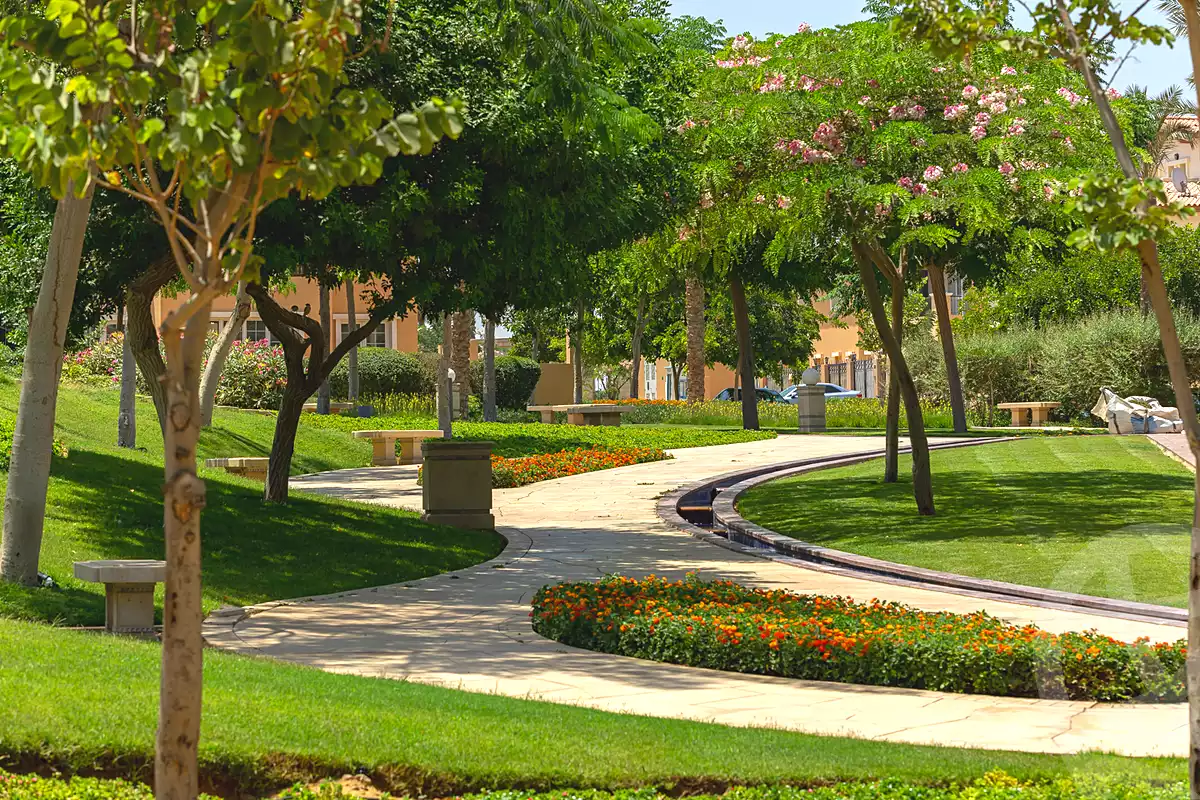 https://aqarmap.com.eg/en/listing/7265184-for-sale-cairo-new-cairo-compounds-hyde-park-greens-hyde-park-compound