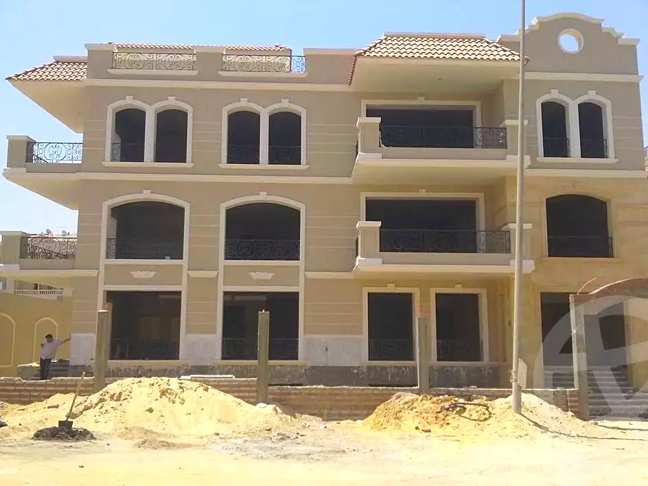 https://aqarmap.com.eg/ar/listing/7265697-for-sale-cairo-new-cairo-first-settlement-mhwr-mstfy-kml