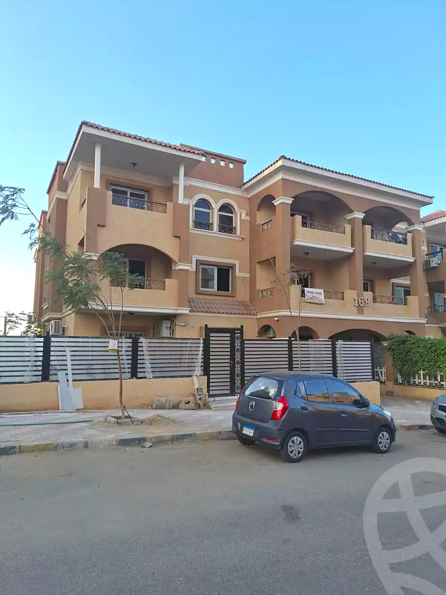 https://aqarmap.com.eg/en/listing/7269748-for-sale-cairo-el-sheikh-zayed-city-compounds-el-khamayel