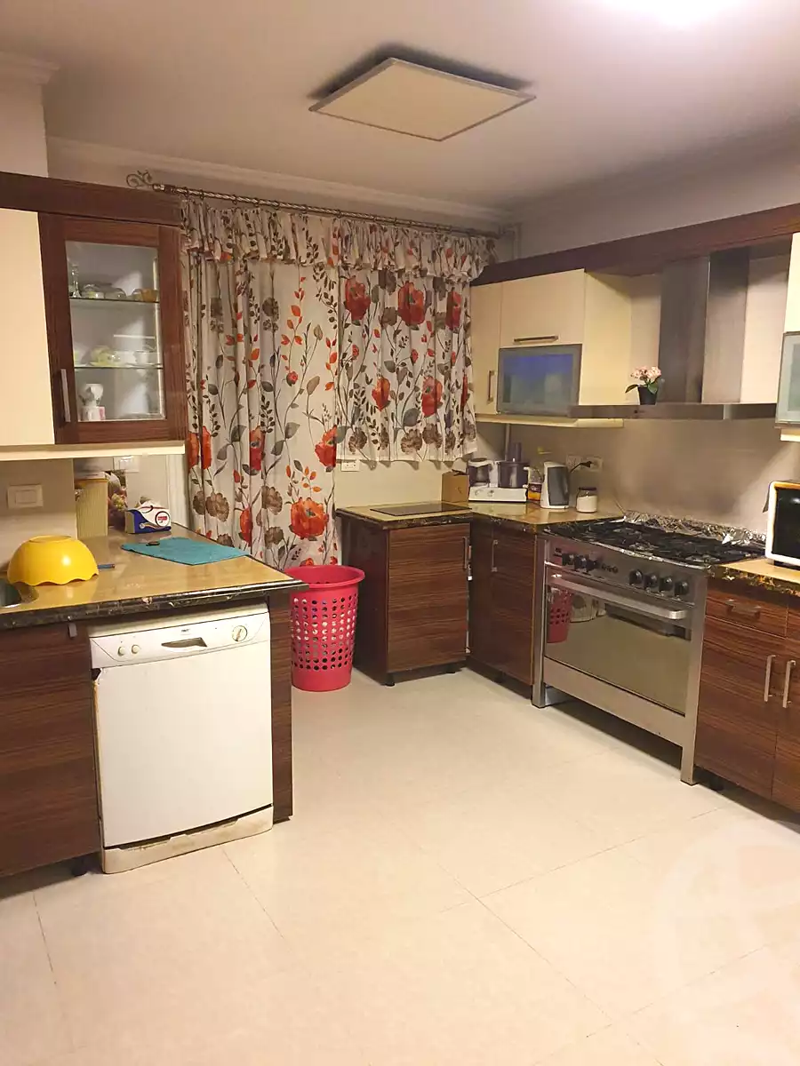 https://aqarmap.com.eg/ar/listing/7269801-for-sale-cairo-new-cairo-lrhb-city-phase-4-mohammed-farid-st