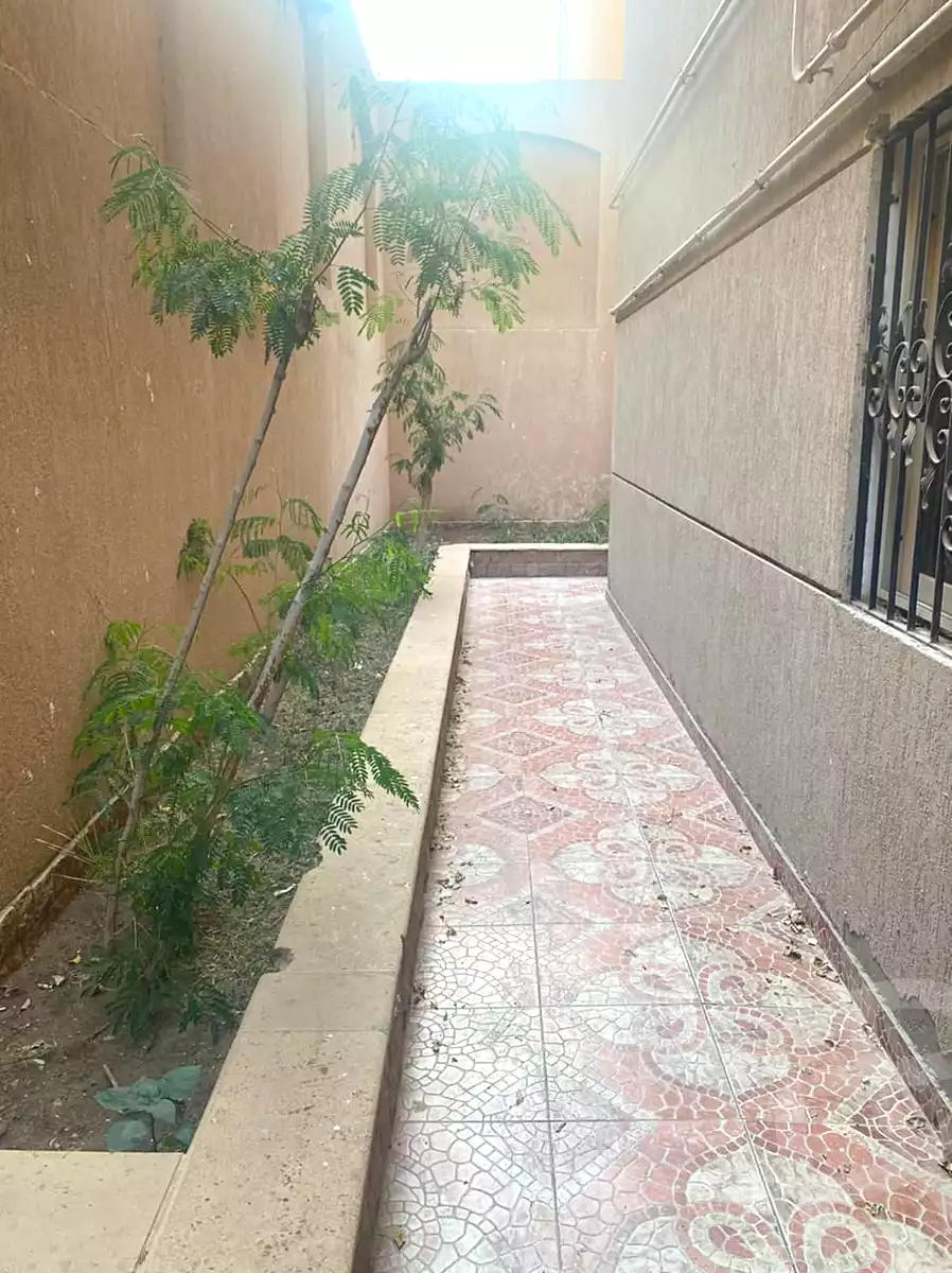 https://aqarmap.com.eg/ar/listing/7270074-for-rent-cairo-new-cairo-ganob-el-akadamiya-south-academy-b-taha-hussein-st