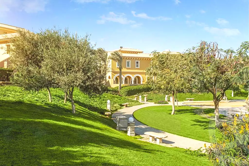 https://aqarmap.com.eg/en/listing/7270534-for-sale-cairo-new-cairo-compounds-hyde-park-centre-ville-hyde-park