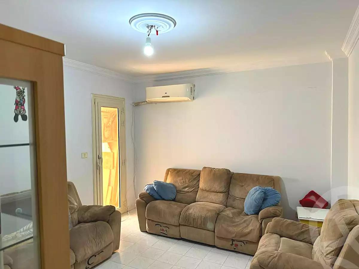 https://aqarmap.com.eg/ar/listing/7272987-for-sale-cairo-new-cairo-lrhb-city-phase-1-ahmed-rami-st