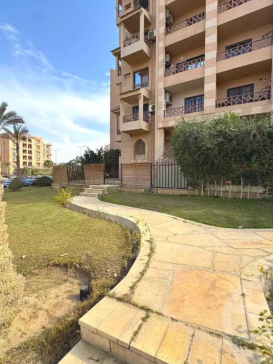https://aqarmap.com.eg/ar/listing/7275811-for-sale-cairo-new-cairo-lrhb-city-phase-5-ibn-al-nafees-st