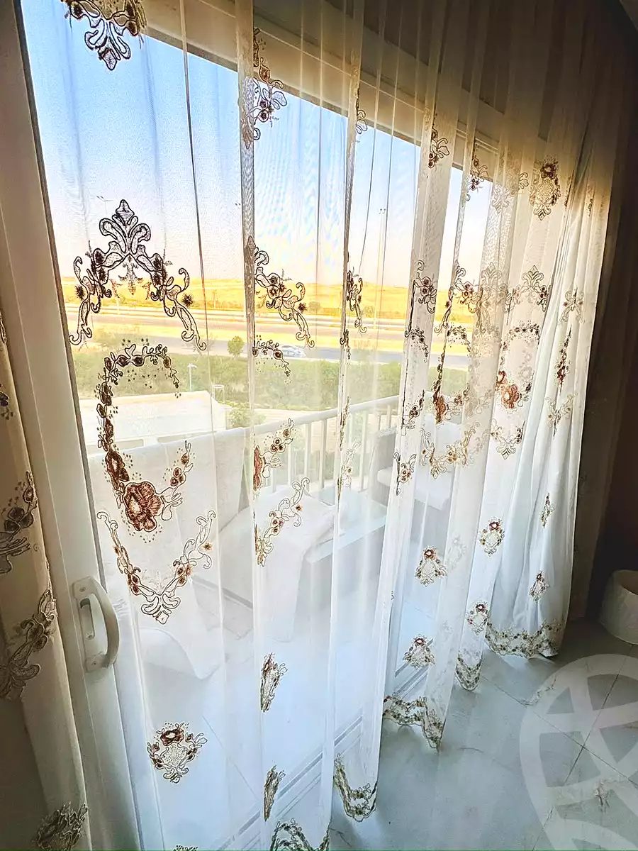 https://aqarmap.com.eg/ar/listing/7276921-for-sale-cairo-new-cairo-compounds-hyde-park-centre-ville-hyde-park