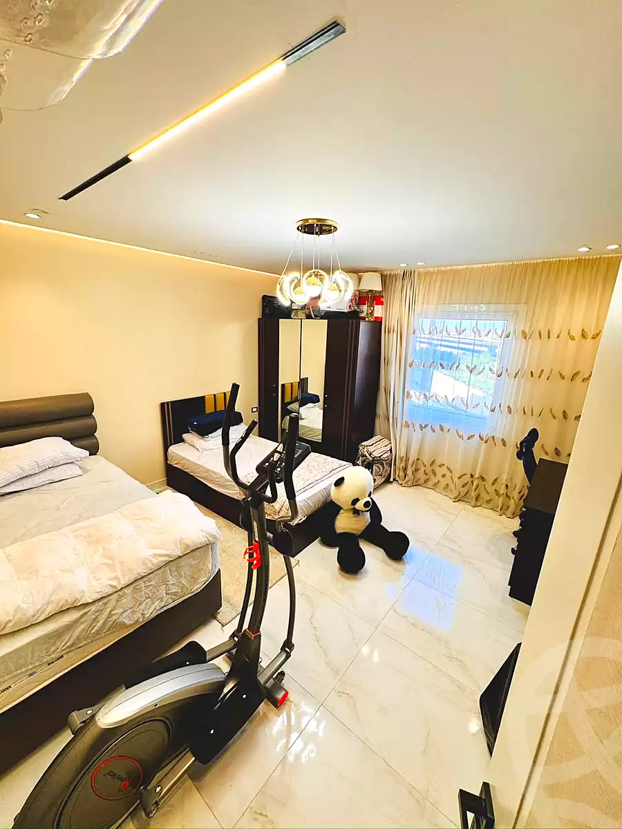 https://aqarmap.com.eg/ar/listing/7276921-for-sale-cairo-new-cairo-compounds-hyde-park-centre-ville-hyde-park
