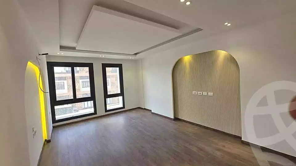 https://aqarmap.com.eg/en/listing/7281053-for-sale-cairo-new-cairo-compounds-hyde-park-business-district