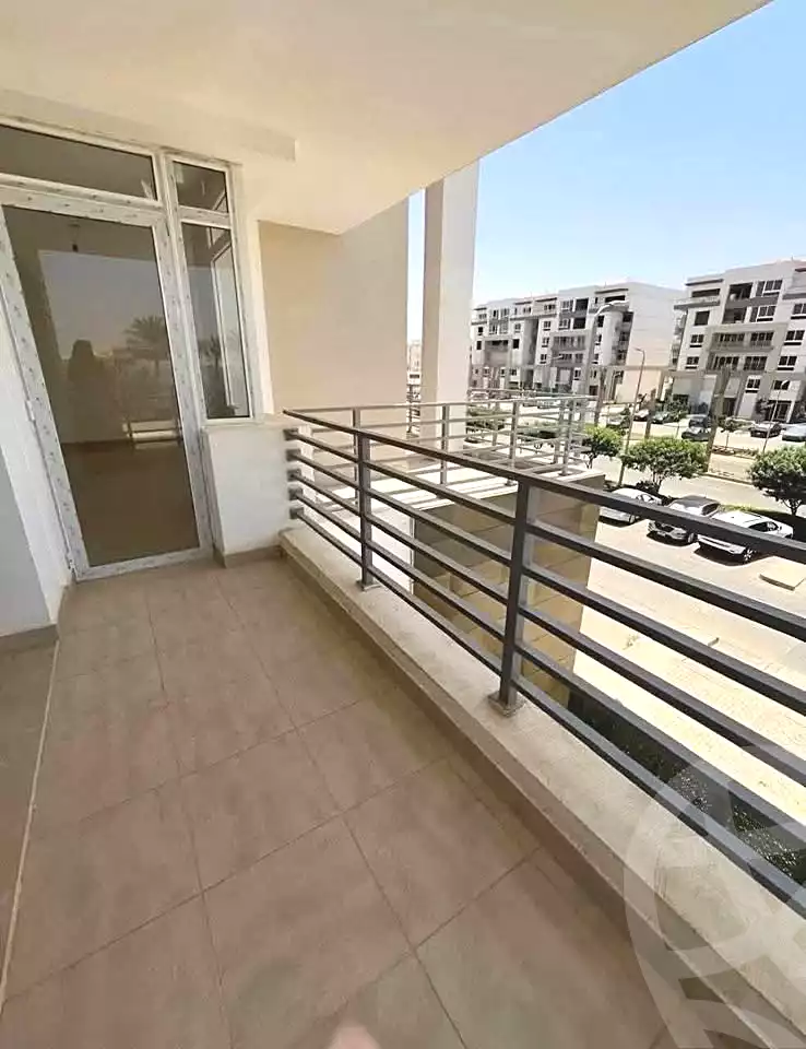 https://aqarmap.com.eg/en/listing/7281053-for-sale-cairo-new-cairo-compounds-hyde-park-business-district