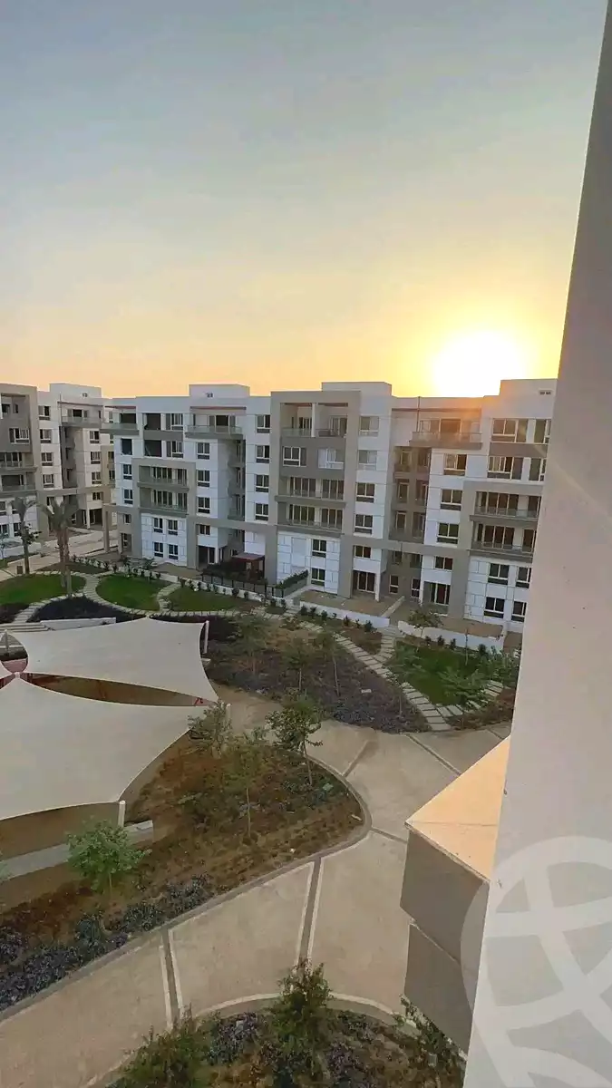 https://aqarmap.com.eg/ar/listing/7281798-for-sale-cairo-new-cairo-compounds-hyde-park-centre-ville-hyde-park