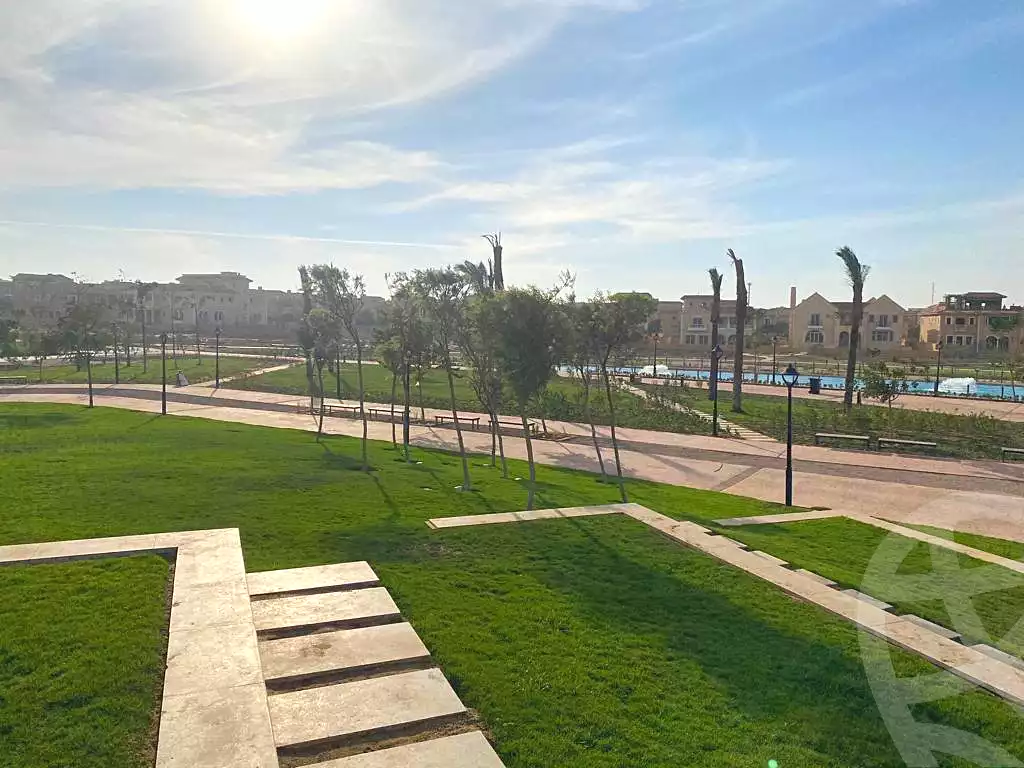 https://aqarmap.com.eg/en/listing/7281802-for-sale-cairo-new-cairo-compounds-hyde-park-centre-ville-hyde-park