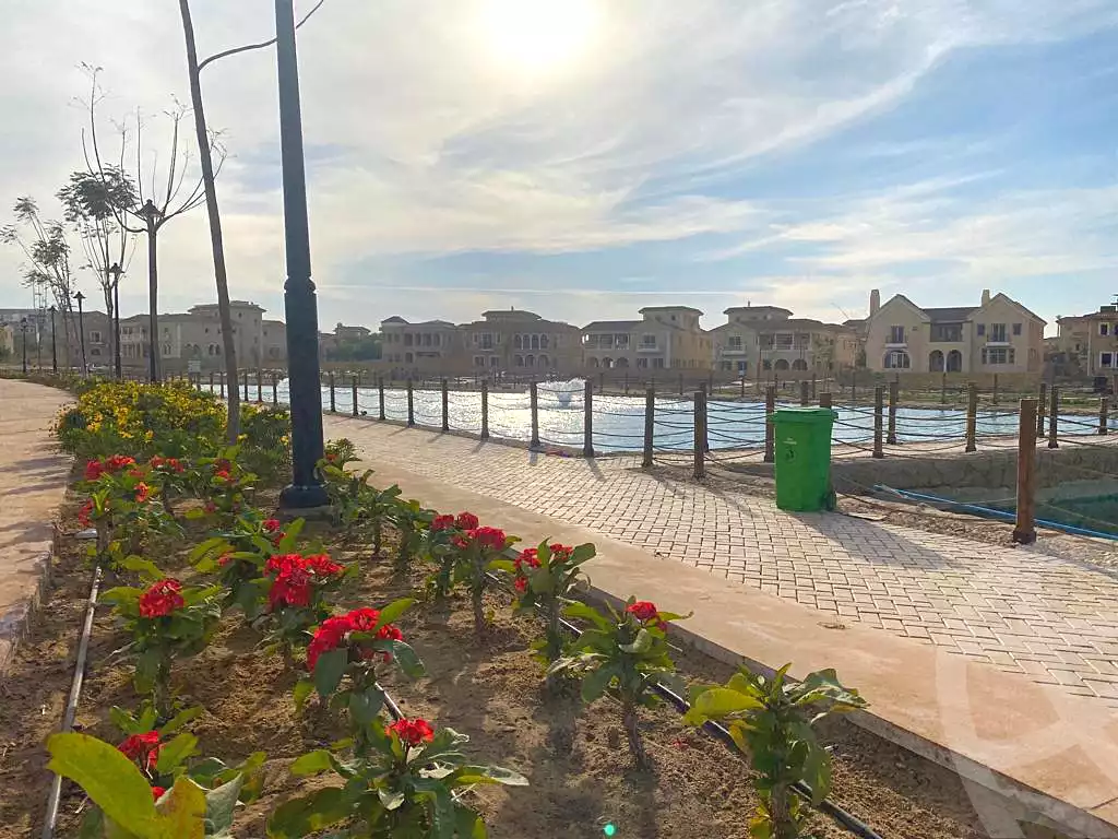 https://aqarmap.com.eg/en/listing/7281802-for-sale-cairo-new-cairo-compounds-hyde-park-centre-ville-hyde-park