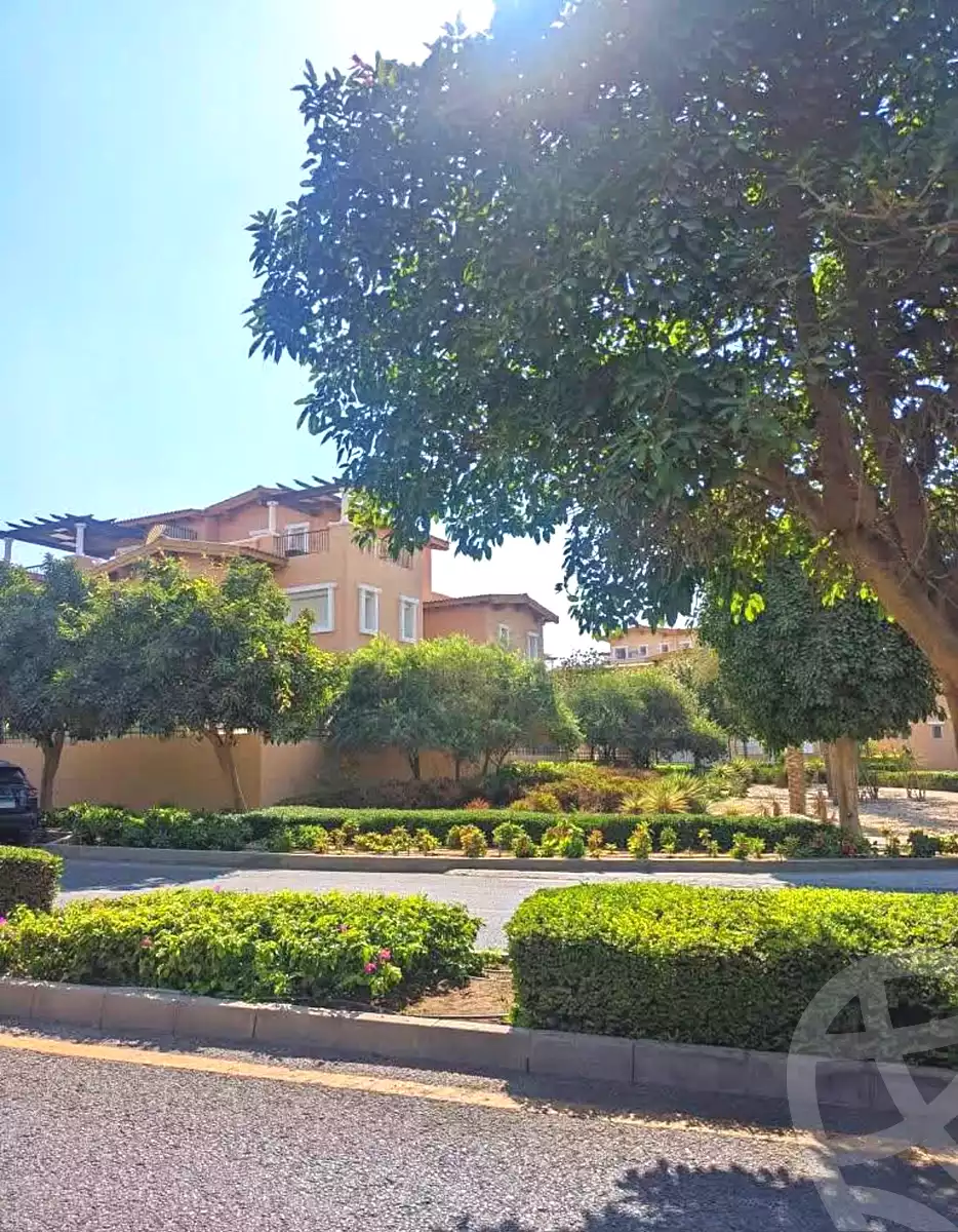 https://aqarmap.com.eg/ar/listing/7283176-for-sale-cairo-new-cairo-compounds-hyde-park-centre-ville-hyde-park