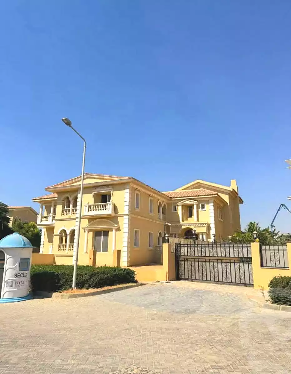 https://aqarmap.com.eg/ar/listing/7284438-for-sale-cairo-new-cairo-compounds-hyde-park-centre-ville-hyde-park
