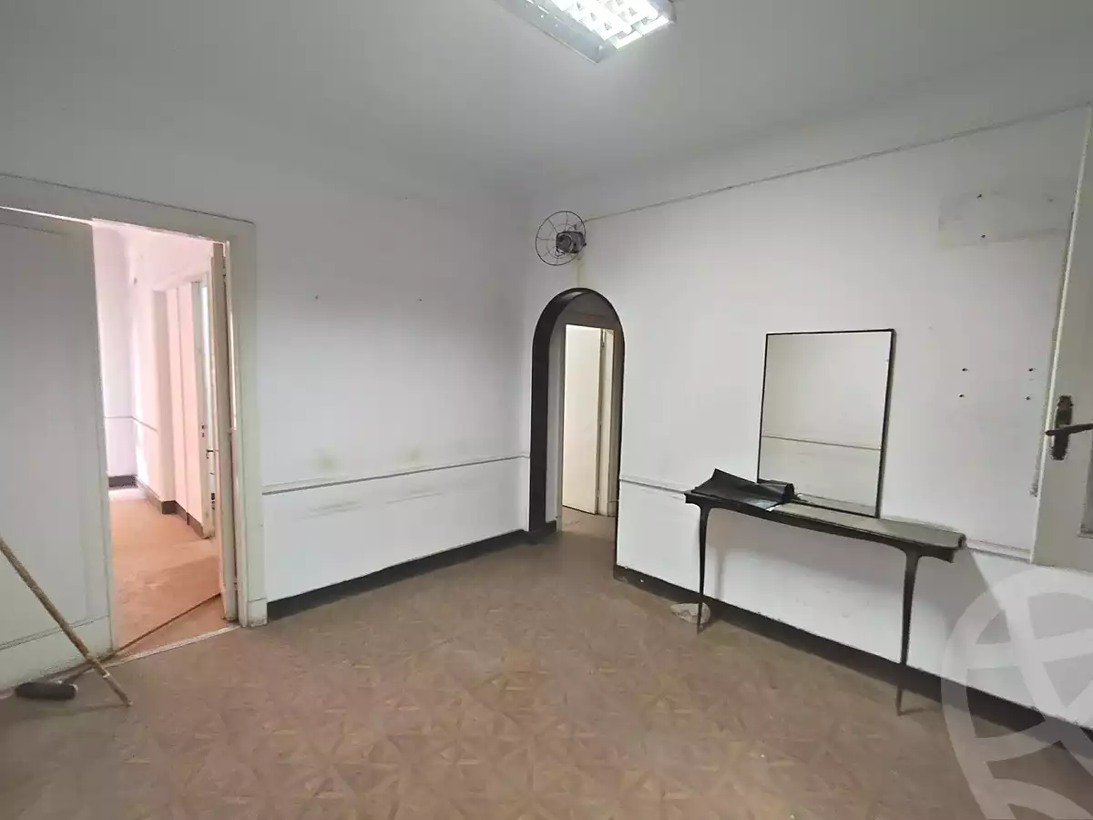 https://aqarmap.com.eg/ar/listing/7290290-for-rent-cairo-downtown-bab-el-loaa-el-tahrir-st