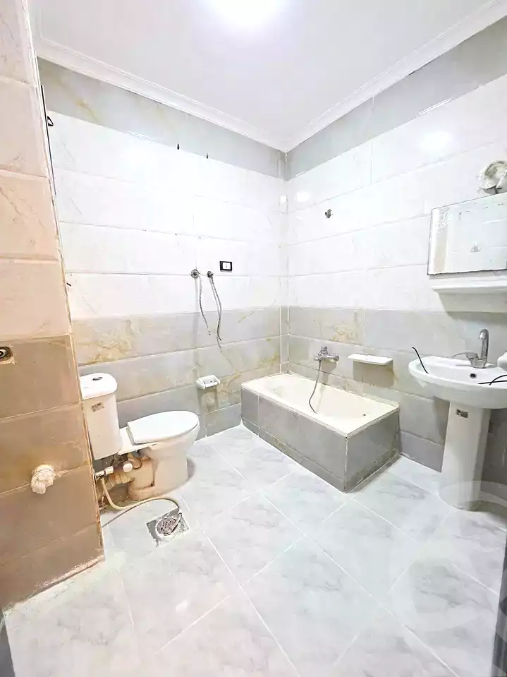 https://aqarmap.com.eg/ar/listing/7290826-for-sale-alexandria-al-agamy-shataa-el-nakheel