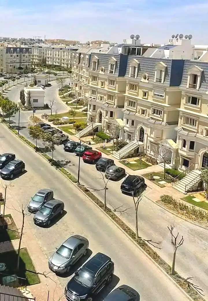 https://aqarmap.com.eg/ar/listing/7295110-for-sale-cairo-new-cairo-compounds-mountain-view1-1-compound