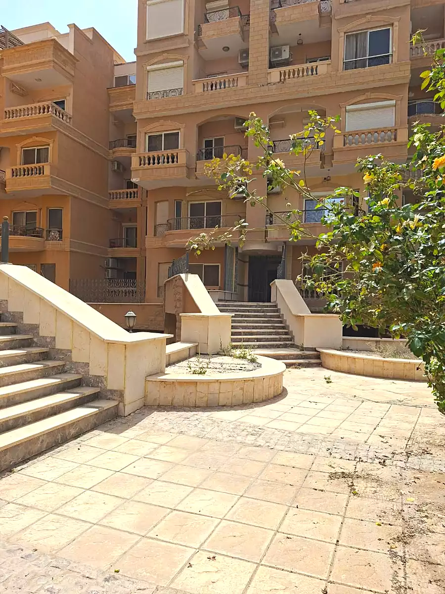 https://aqarmap.com.eg/ar/listing/7296181-for-sale-cairo-new-cairo-north-investors-salama-hegazi-st