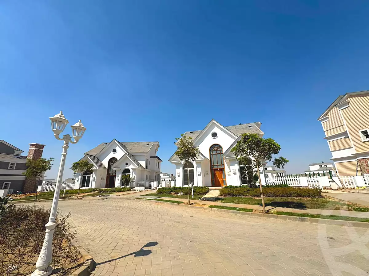 https://aqarmap.com.eg/en/listing/7298581-for-sale-cairo-new-cairo-compounds-mountain-view1-1-compound