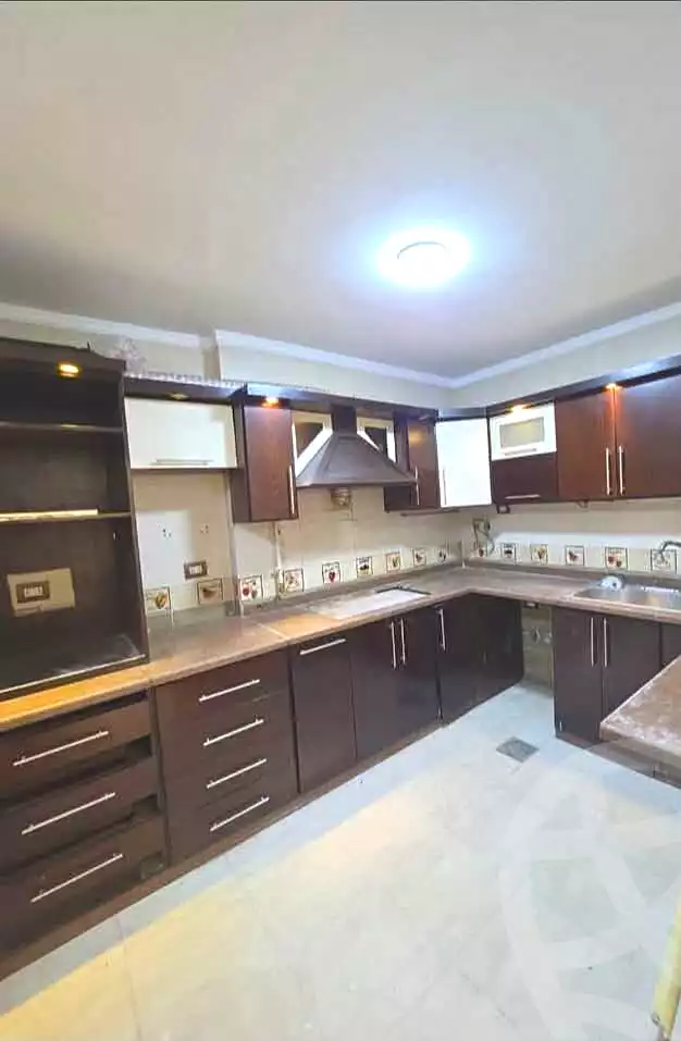 https://aqarmap.com.eg/ar/listing/7299246-for-sale-alexandria-el-asafra-shr-45