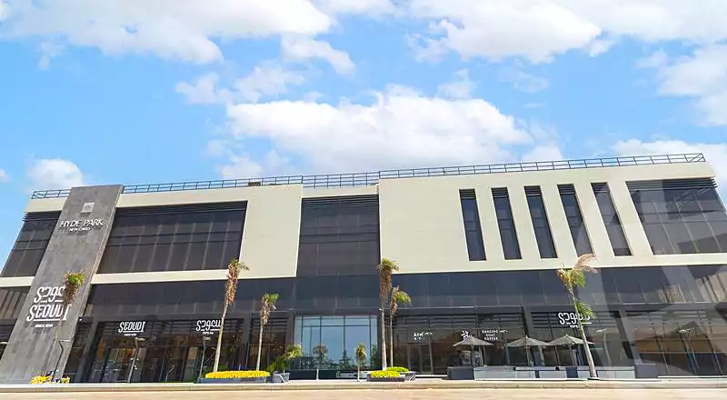 https://aqarmap.com.eg/ar/listing/7302635-for-sale-cairo-new-cairo-compounds-hyde-park-business-district