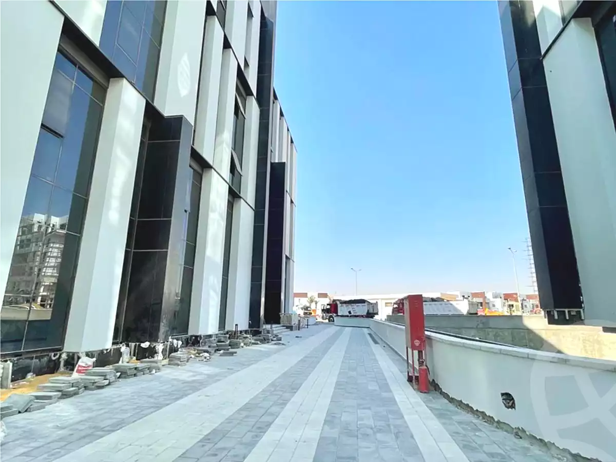 https://aqarmap.com.eg/en/listing/7303181-for-sale-cairo-new-cairo-compounds-hyde-park-business-district
