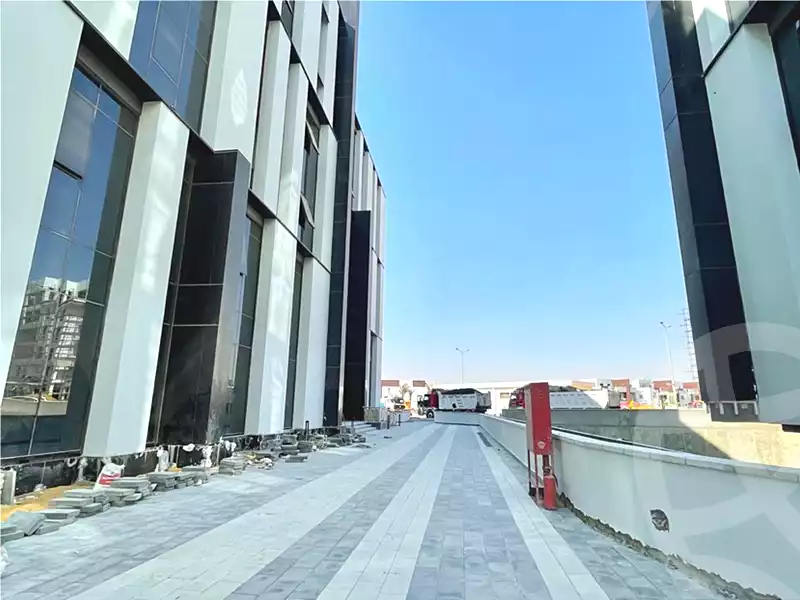 https://aqarmap.com.eg/en/listing/7303053-for-sale-cairo-new-cairo-compounds-hyde-park-business-district