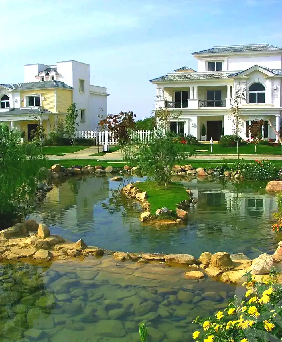 https://aqarmap.com.eg/ar/listing/7306545-for-sale-cairo-new-cairo-compounds-mountain-view1-1-compound