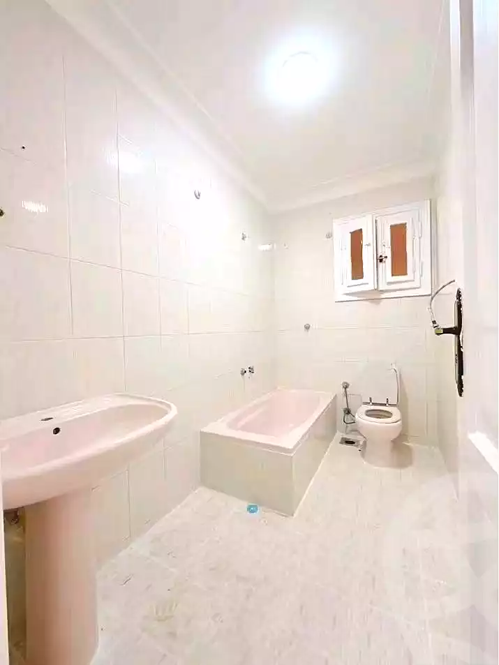 https://aqarmap.com.eg/ar/listing/7307960-for-sale-alexandria-al-agamy-shataa-el-nakheel