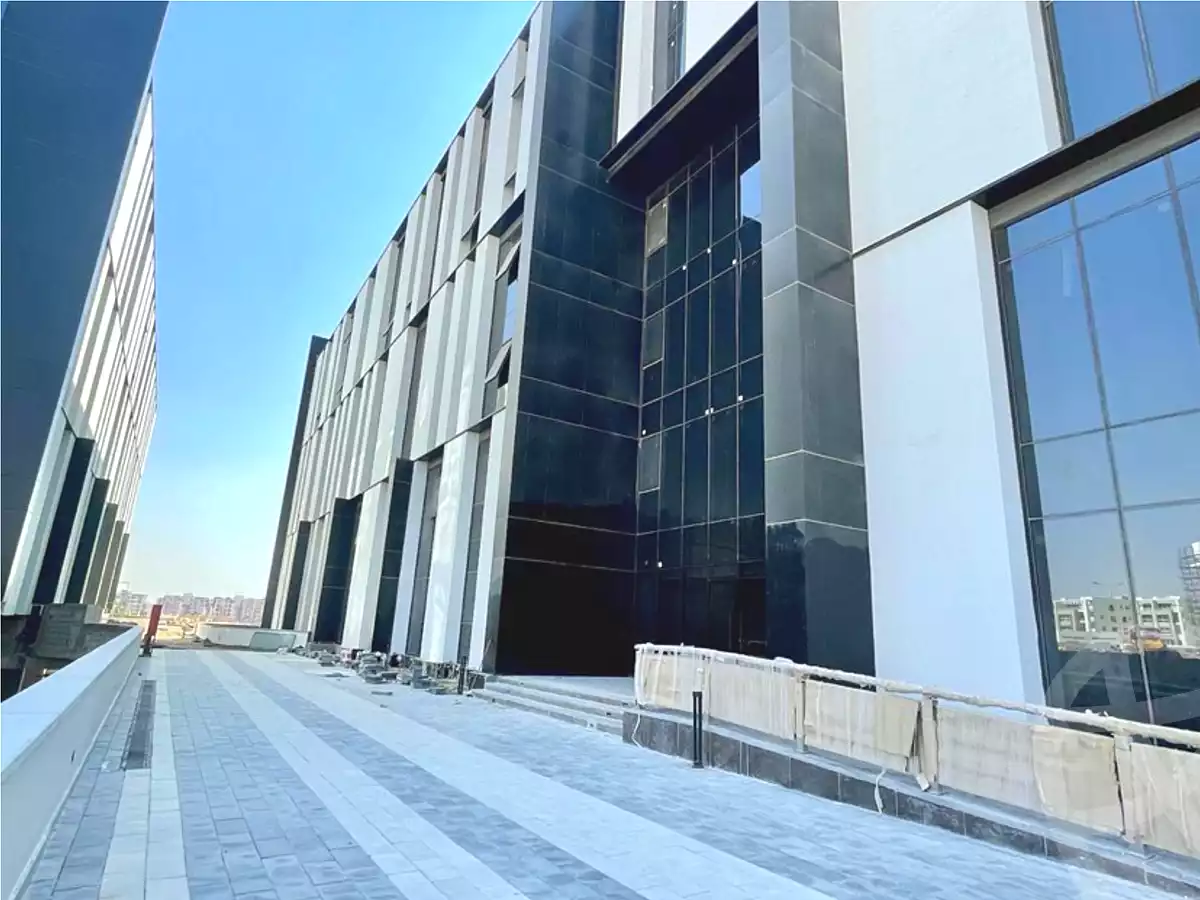 https://aqarmap.com.eg/en/listing/7303103-for-sale-cairo-new-cairo-compounds-hyde-park-business-district
