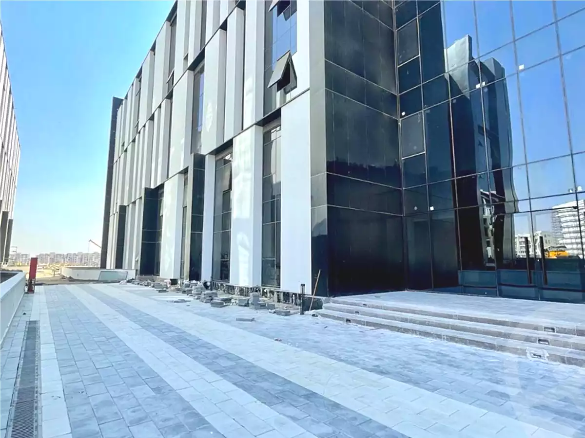 https://aqarmap.com.eg/en/listing/7303103-for-sale-cairo-new-cairo-compounds-hyde-park-business-district