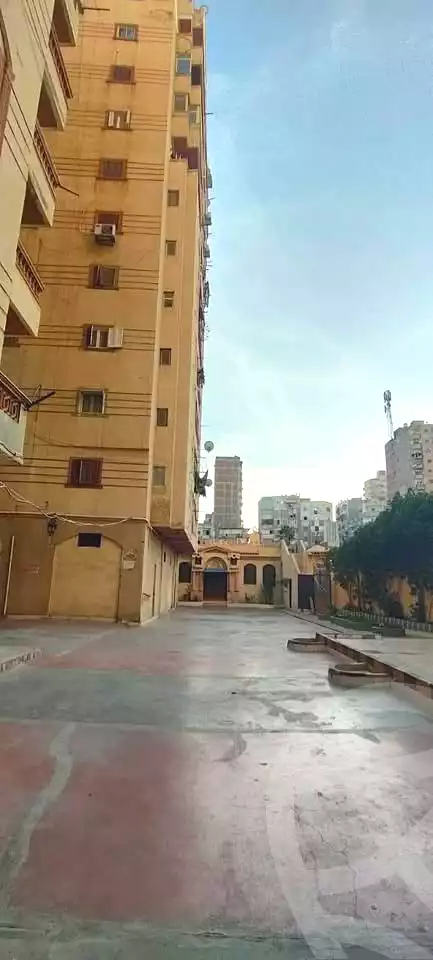 https://aqarmap.com.eg/en/listing/7312195-for-sale-alexandria-alhadara-al-mofatesh-st