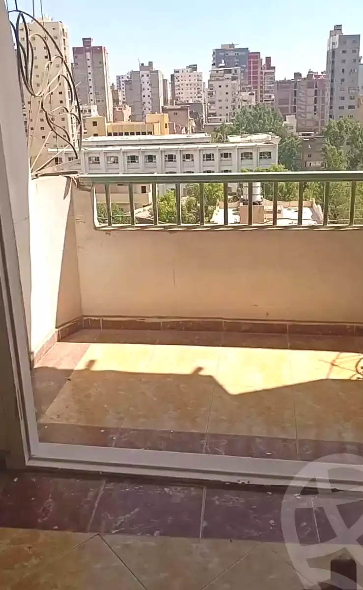 https://aqarmap.com.eg/ar/listing/7308516-for-sale-alexandria-sydy-bshr-sydy-bshr-bhry