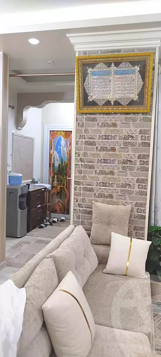 https://aqarmap.com.eg/ar/listing/7322540-for-sale-cairo-el-sheikh-zayed-city-compounds-el-khamayel