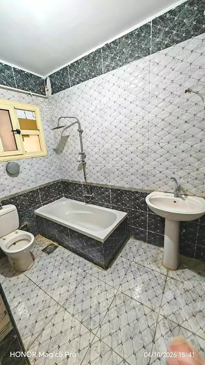 https://aqarmap.com.eg/ar/listing/7327218-for-rent-cairo-helwan-ahmed-enci-st