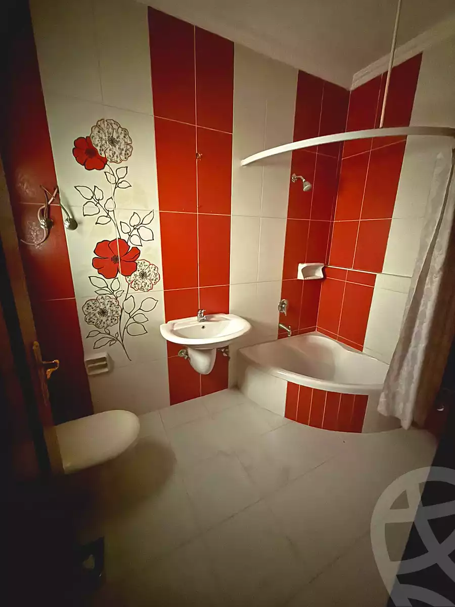 https://aqarmap.com.eg/en/listing/7334407-for-sale-cairo-new-cairo-el-ahyaa-third-neighborhood-street-1