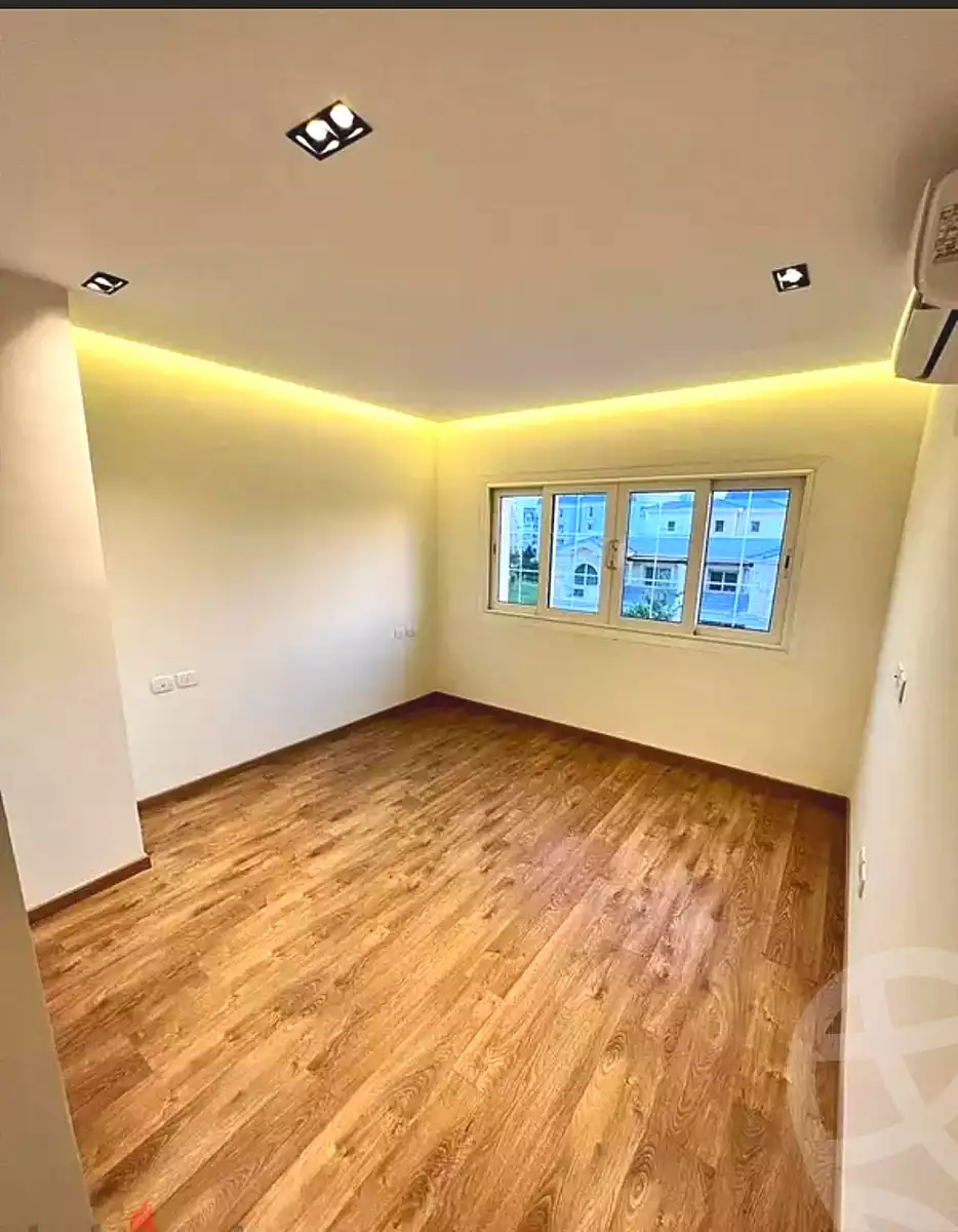 https://aqarmap.com.eg/en/listing/7340731-for-sale-cairo-new-cairo-compounds-mountain-view-hyde-park