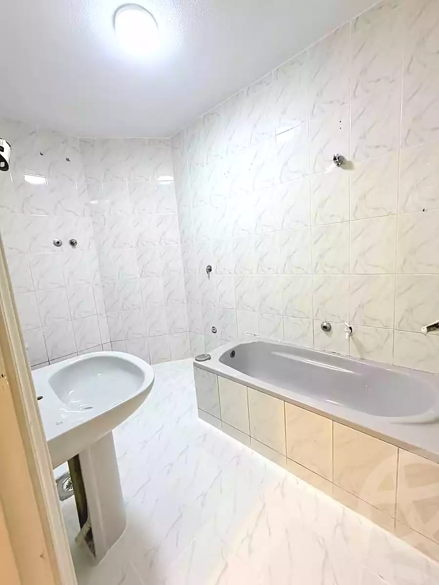 https://aqarmap.com.eg/ar/listing/7340980-for-sale-alexandria-al-agamy-shataa-el-nakheel