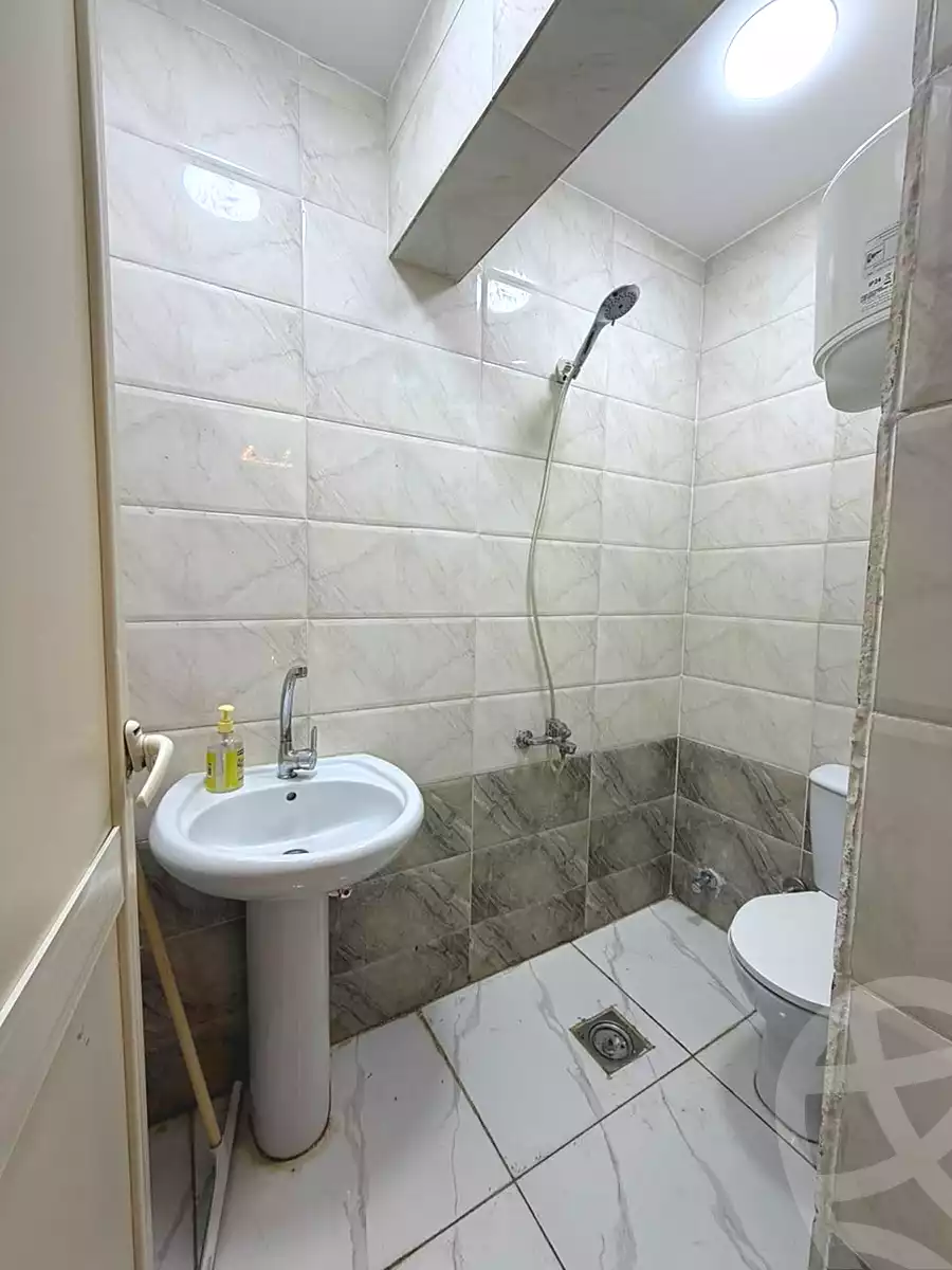 https://aqarmap.com.eg/ar/listing/7343001-for-rent-cairo-6th-of-october-el-ahyaa-neighborhood-1st-al-maahad