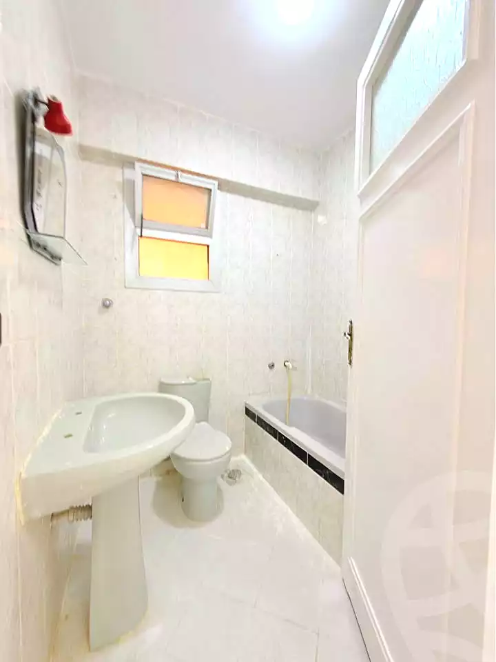 https://aqarmap.com.eg/ar/listing/7343292-for-sale-alexandria-al-agamy-shataa-el-nakheel