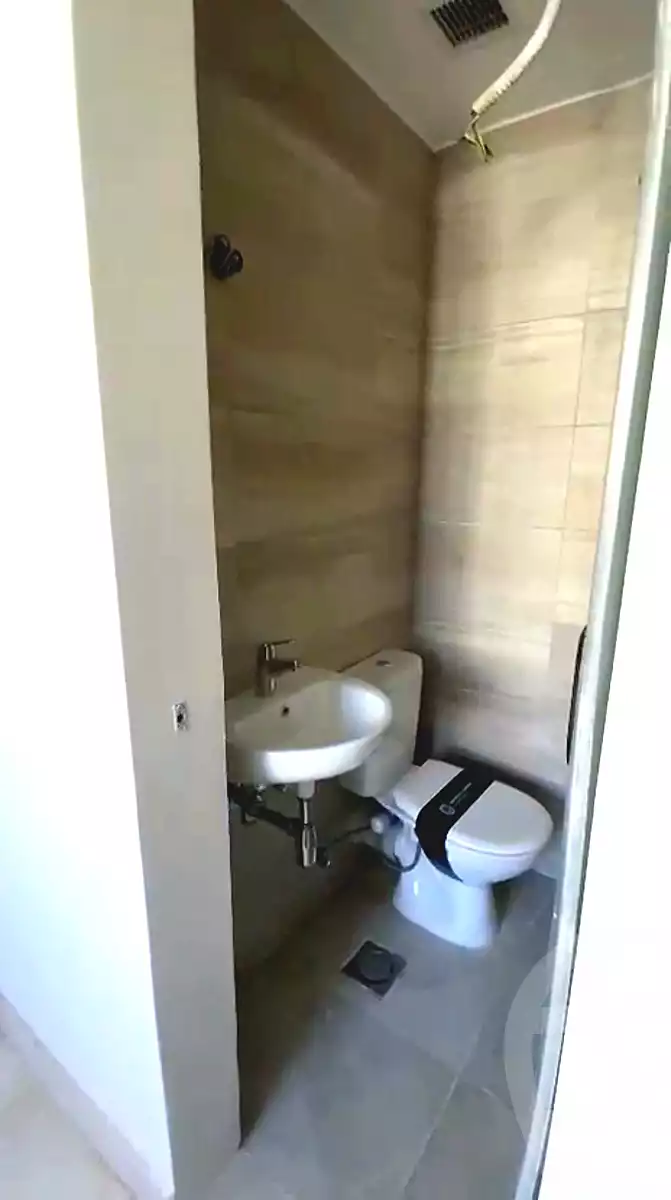 https://aqarmap.com.eg/ar/listing/7343891-for-sale-cairo-el-sheikh-zayed-city-compounds-zyd-wr-llttwyr-z-tower