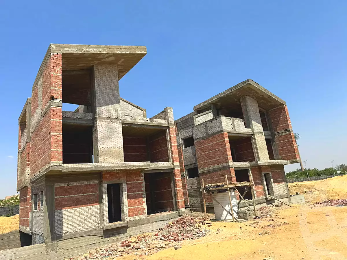 https://aqarmap.com.eg/ar/listing/7353163-for-sale-cairo-al-oubour-compounds-wrw-f-myn