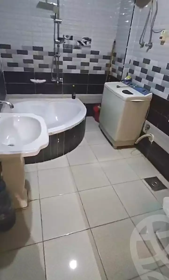 https://aqarmap.com.eg/ar/listing/7354010-for-sale-alexandria-al-agamy-el-hanouvel-al-haded-we-al-soulb-st