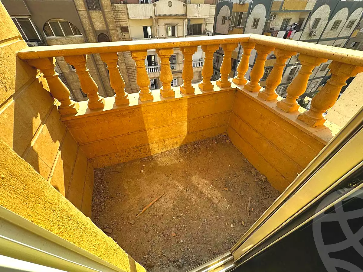 https://aqarmap.com.eg/en/listing/7356969-for-sale-cairo-6th-of-october-el-ahyaa-neighborhood-2nd-divided-from-al-kafrawei-st