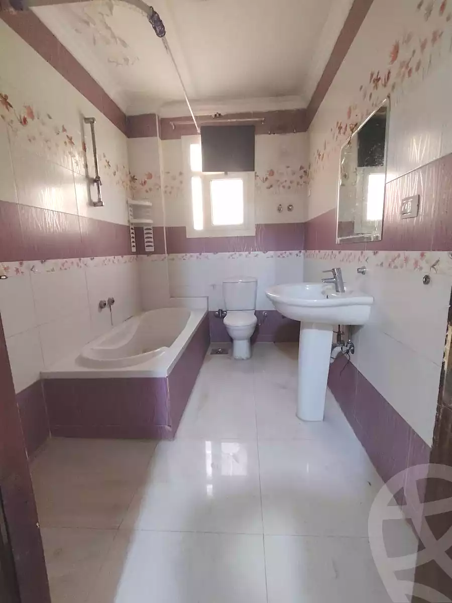 https://aqarmap.com.eg/en/listing/7369074-for-sale-cairo-new-cairo-lrhb-city-phase-4-mohammed-farid-st