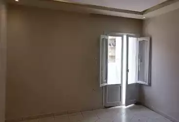 200 meters bedrooms 2 bathroom American kitchen long balcony own roof faisl